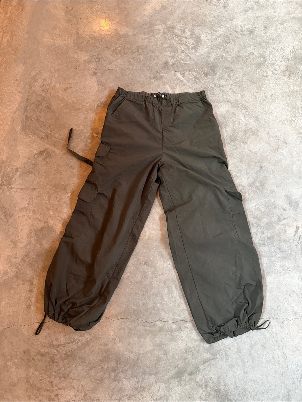 C’est Moi Cargo Nylon Baggy Pants - size large - green